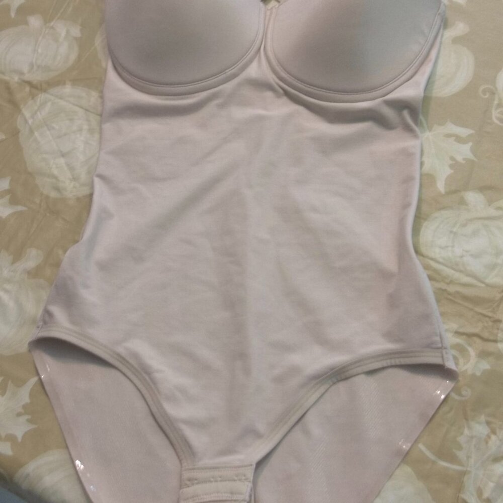 AMBRIELLE  SPANDEX BODY SUIT SIZE 36D
